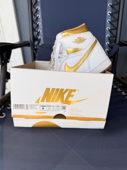 Nike Air Jordan 1 Retro High OG Metallic Gold
