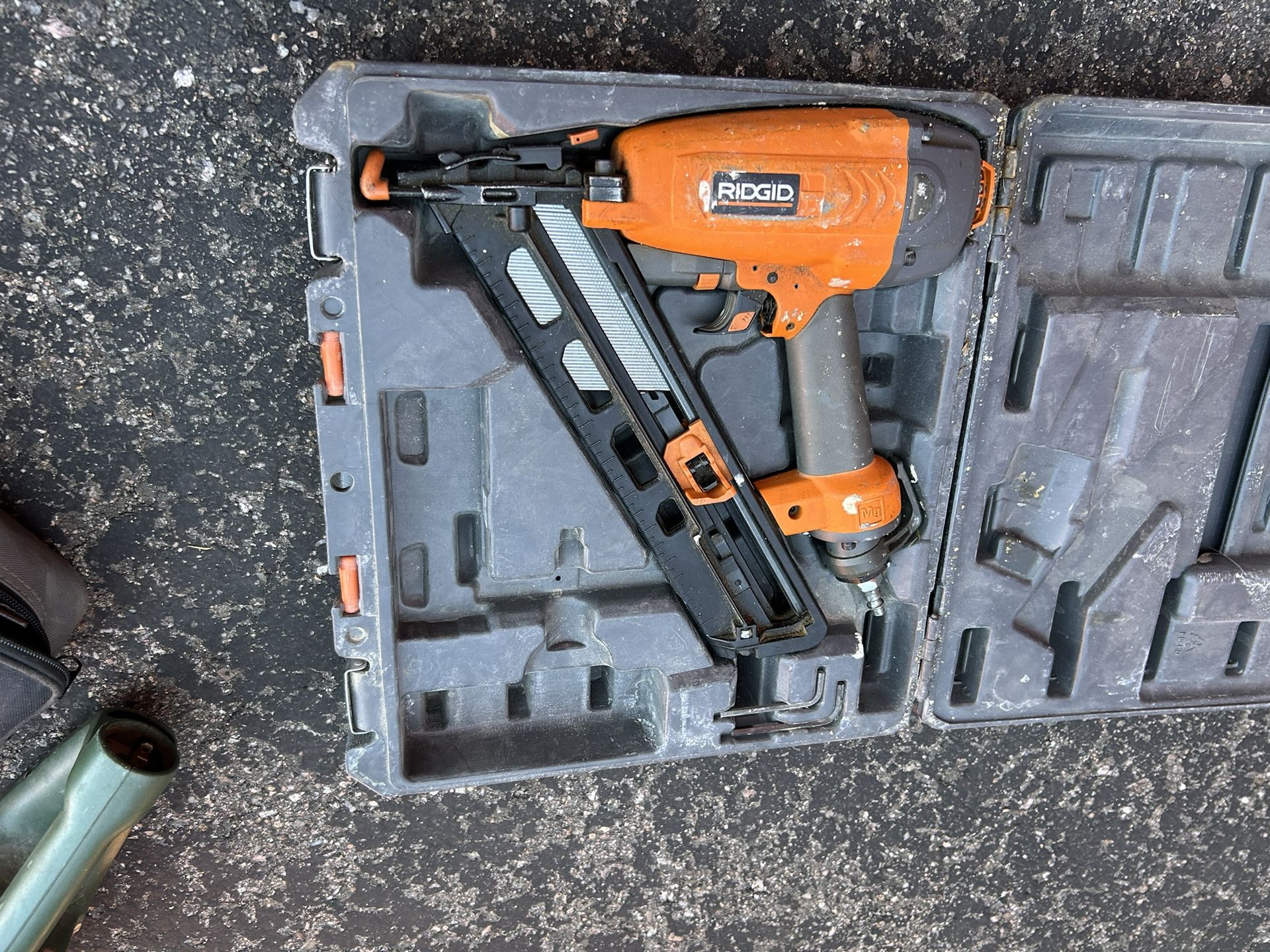 Corded, Cordless And Pneumatic Nail Guns