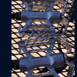 ODYSSEY Triple Cage Pedals 1/2