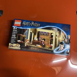 LEGO Harry Potter 40452 Hogwarts Gryffindor Dorms In Hand