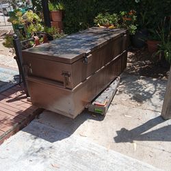 Tools Box (  2'H  2'D  5'W )