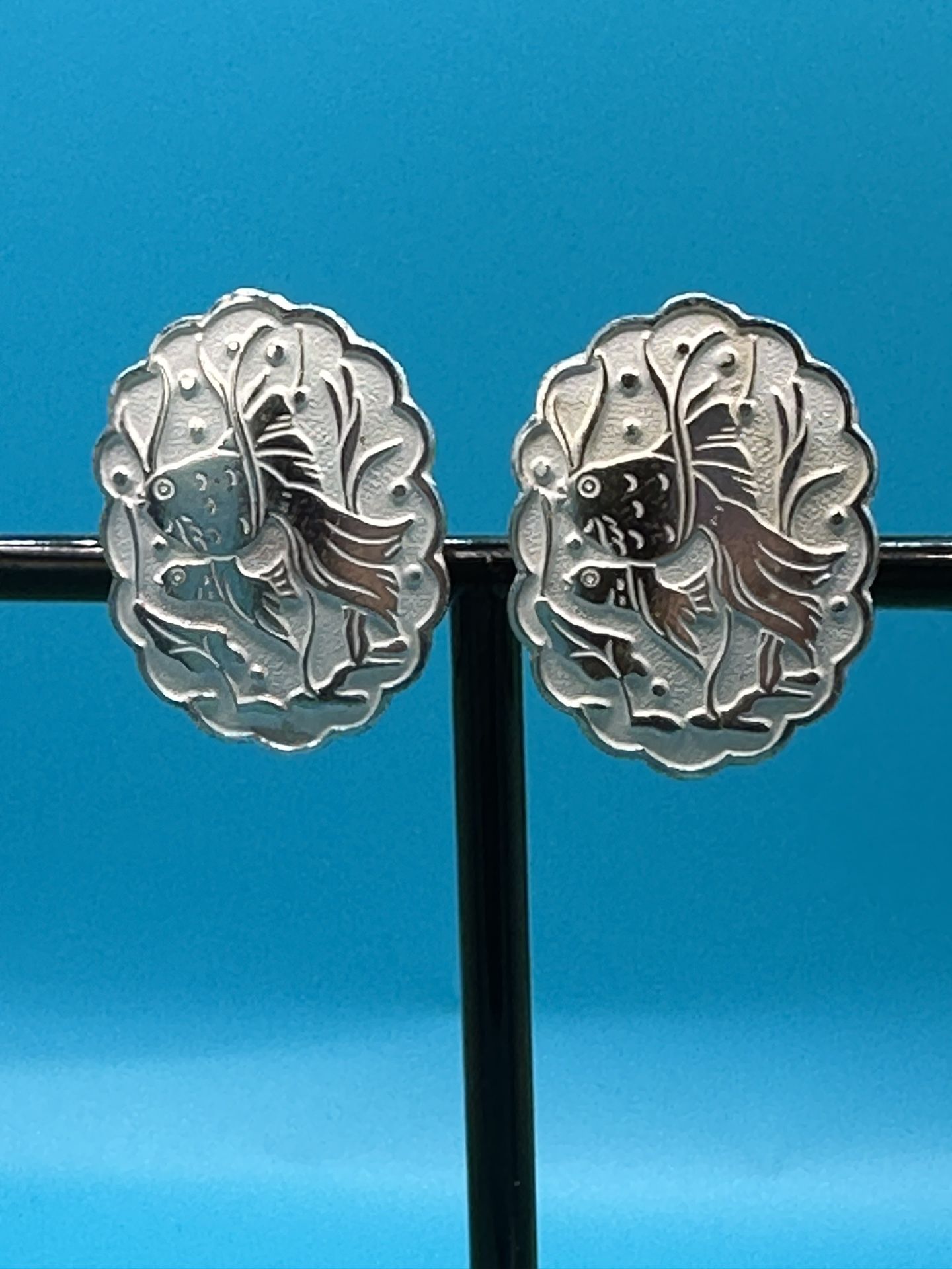Vintage Rare Koli Fish Clip On Earrings White Enamel & Aluminum Light Weight 1X1 3/4”