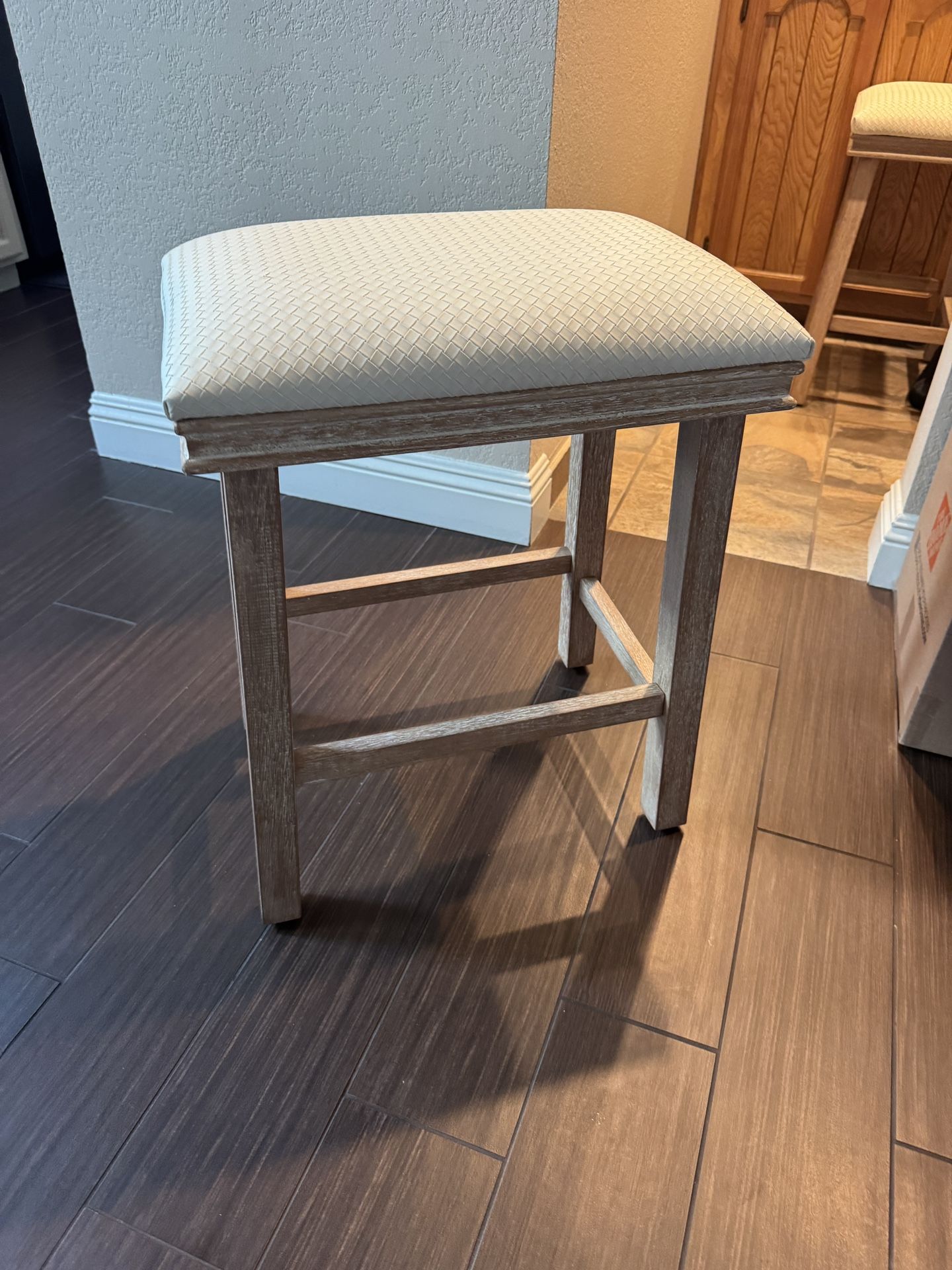 Set Of 3 Stool. Counter height