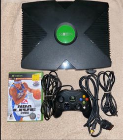 ORIGINAL XBOX CONSOLE WITH VIDEO GAME & CONTROLLER