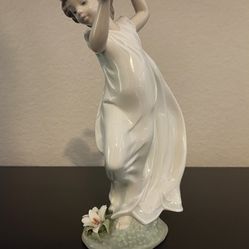 Authentic Rare Lladro Lily Symbol of Purity Woman Dancing Flowing