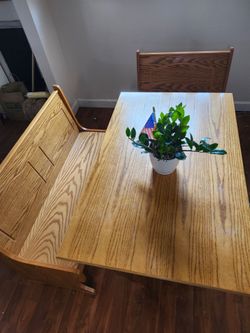 Breakfast nook with 2 benches with storage