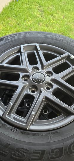 OEM Jeep Wheel & Tire 
Size: 245/75R17