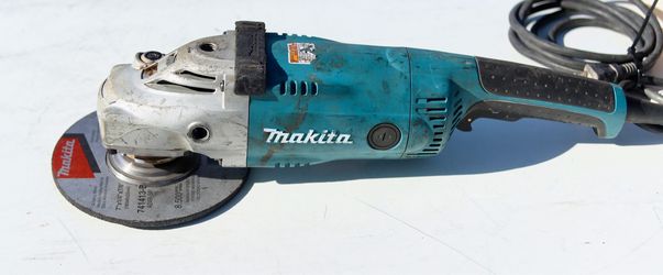 Makita GA7021 7” grinder