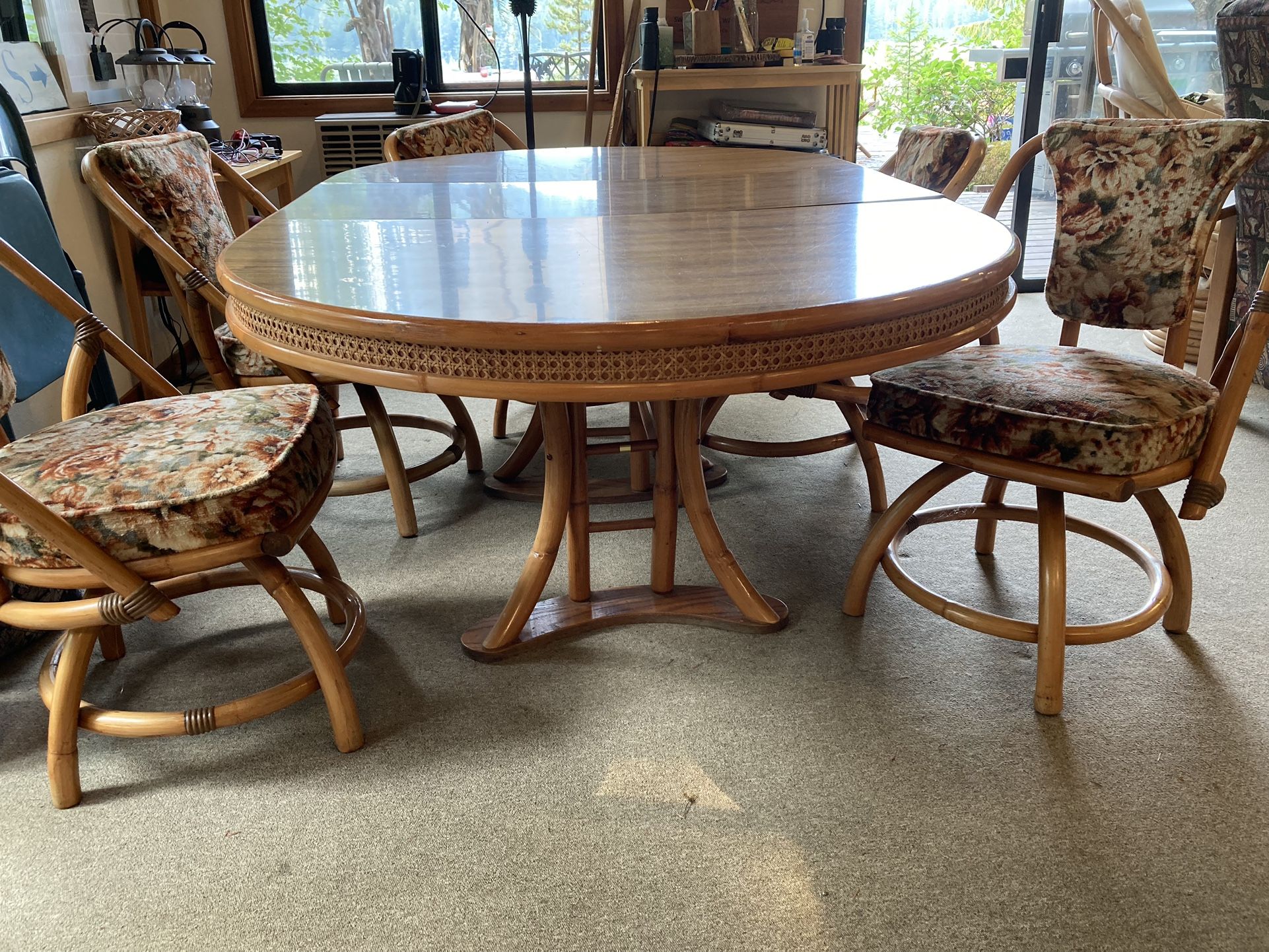 Rattan formica Dining Set Table With Leaf And 5 Upholstered Swivel Chairs. Vintage 1970’s!