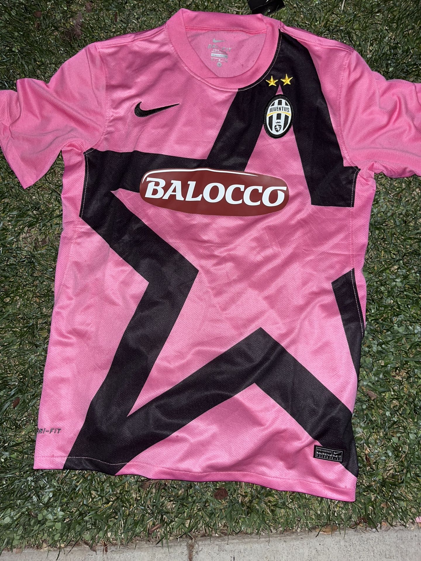 Juventus 2003/04 pink and black Nike away shirt