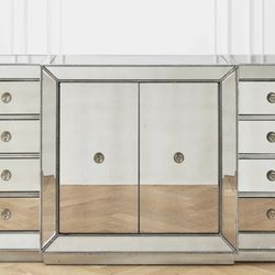 Silver/Mirrored buffet