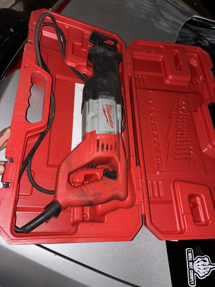 Milwaukee SAWZALL Reciprocating Saw With Case