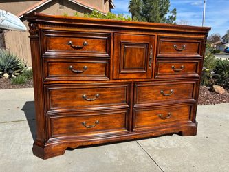Solid Wood 8 Drawer Dresser Chest of Drawers Furniture