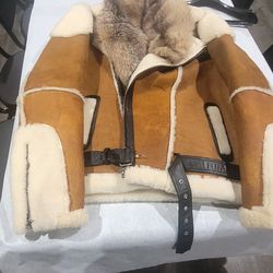 New Shearling Sheepskin Coat with Adjustable Fox Fur Collar, Valued at $3,500 Selling For 1600 