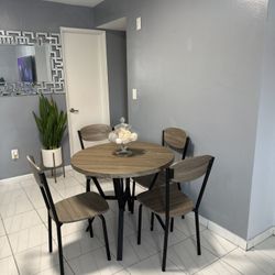 Dining Table/Comedor