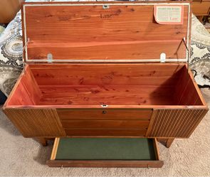 Lane Sweetheart Cedar Chest