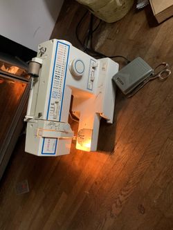 Sewing machine singer