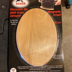 Staub Magnetic Wood trivet