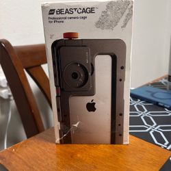 Beastcage For iPhone 14 Pro Max &  Beastgrip 1.55 Anamorphic Cinematic Lens