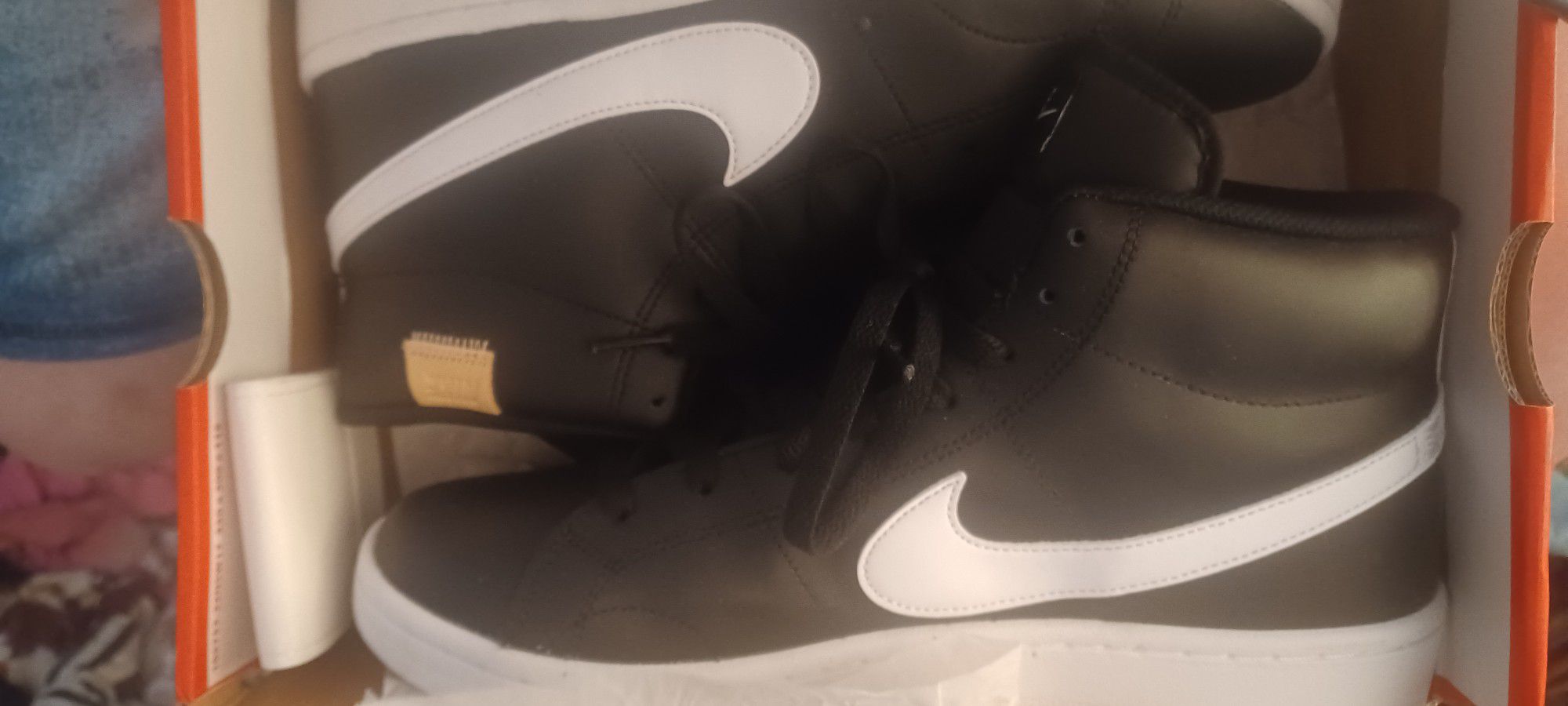 10.5 Black And White Nike