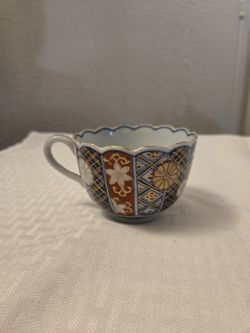 Vintage Japanese Imari Demitasse Tea Cup Multicolor Gold Gilt Floral. 