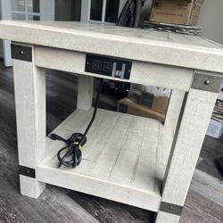 Carynhurst End Table with USB Charging