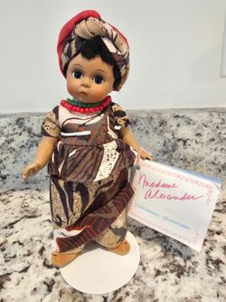 $25.00 - Vtg Madame Alexander Artist, Collectible Doll - Africa!  Wood Double Beaded Necklace/Storybook - Like New!