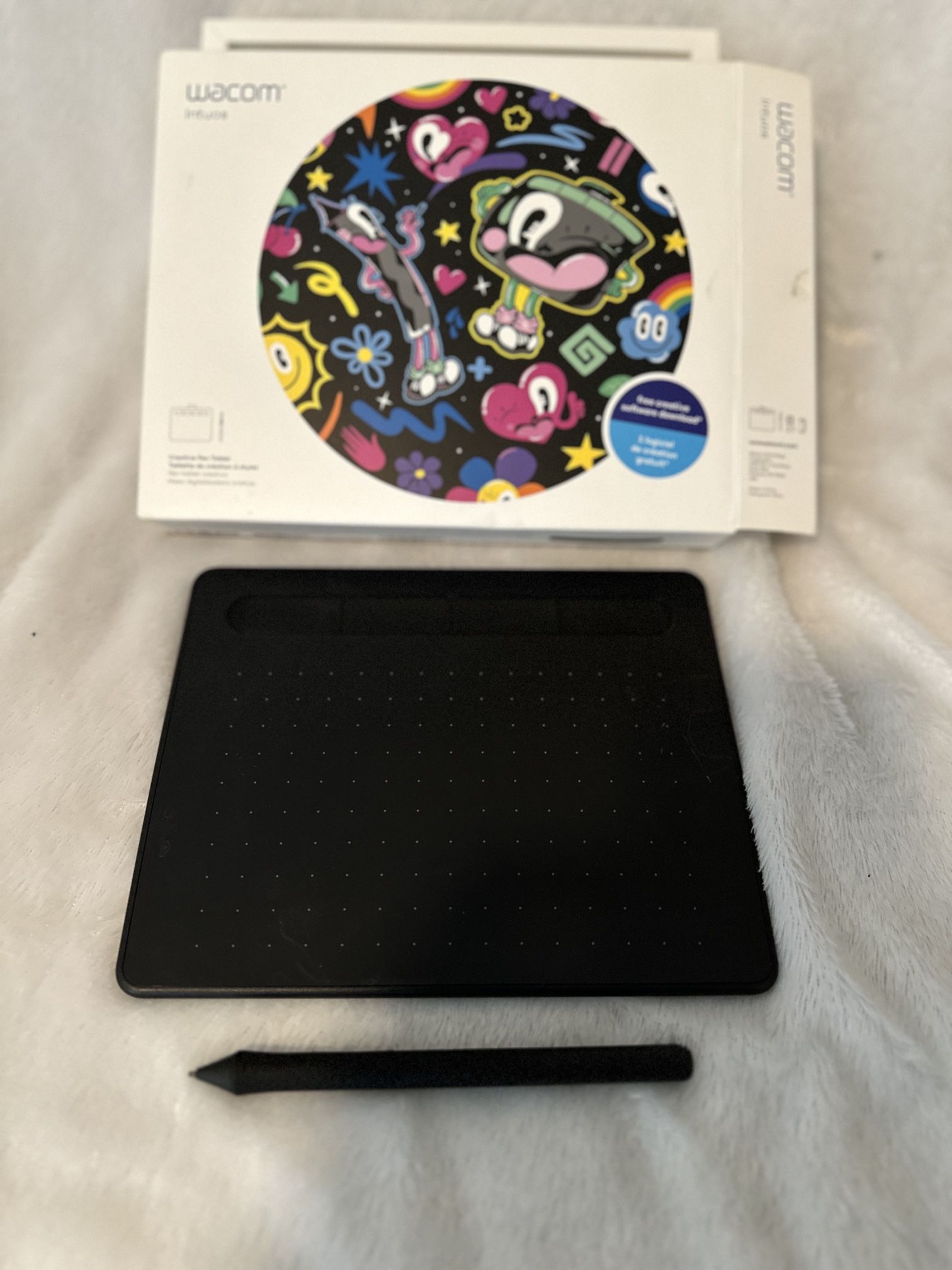 Wacom - Intuos Graphic Drawing Tablet for Mac, PC, Chromebook & Android (Small) with Software Included - Black