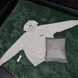 Essential Hoodie ( ALL SIZES🛍️❗️)