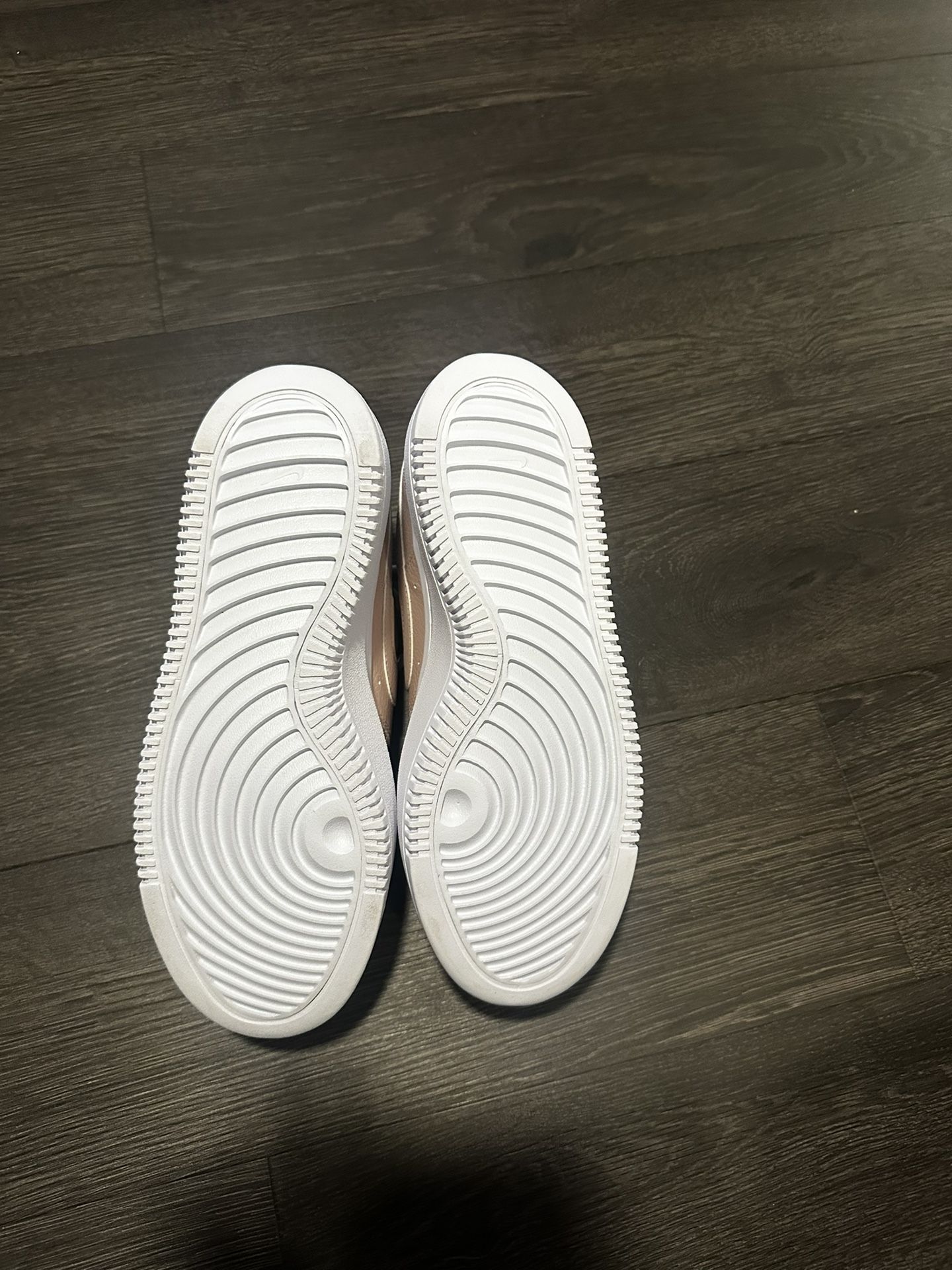 Women’s NIKE shoe