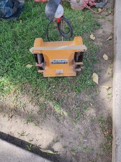Bench grinder
