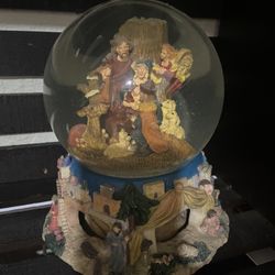 Christmas Snow Globe