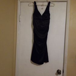 Dress black Size 9/10 Contours to body