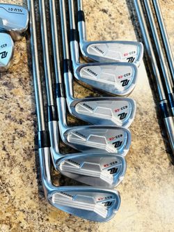 New Level Golf Clubs, Bag, Extra Clubs