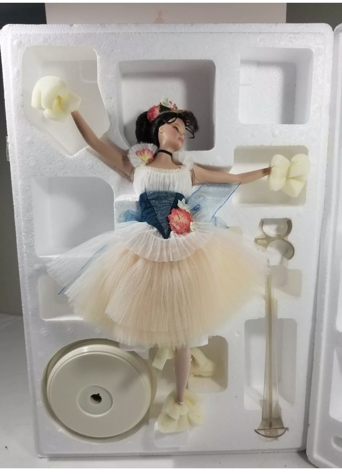 2001 BARBIE Prima Ballerina Classic Grace Porcelain Doll Barbie
