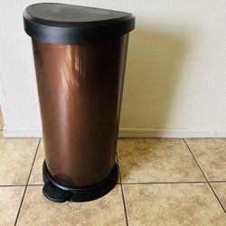 Trash can 