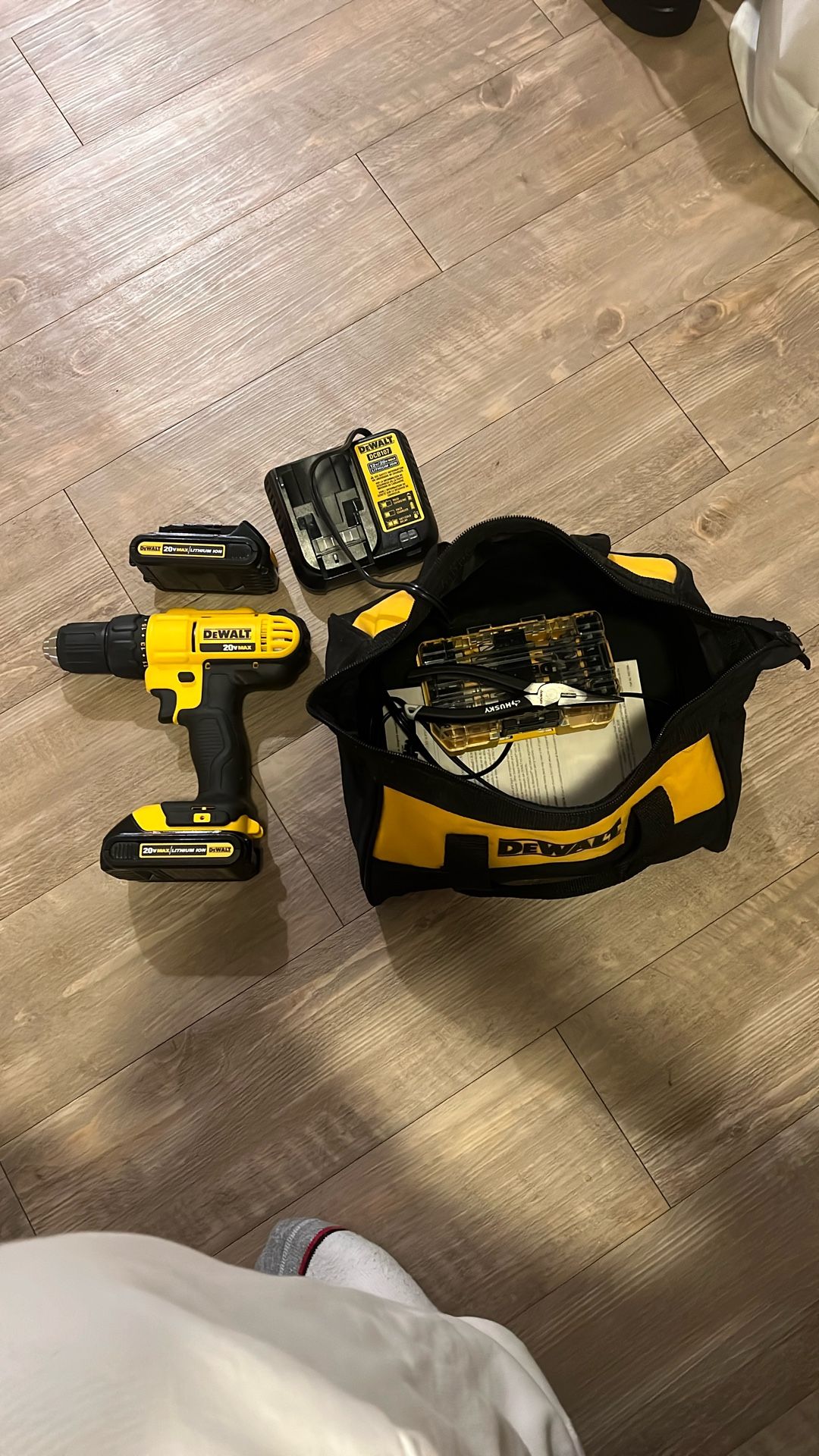 Dewalt 20v Drill With Charger Kit And Bag