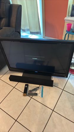 40” Vizio Flat Screen TV with Soundbar and Remote