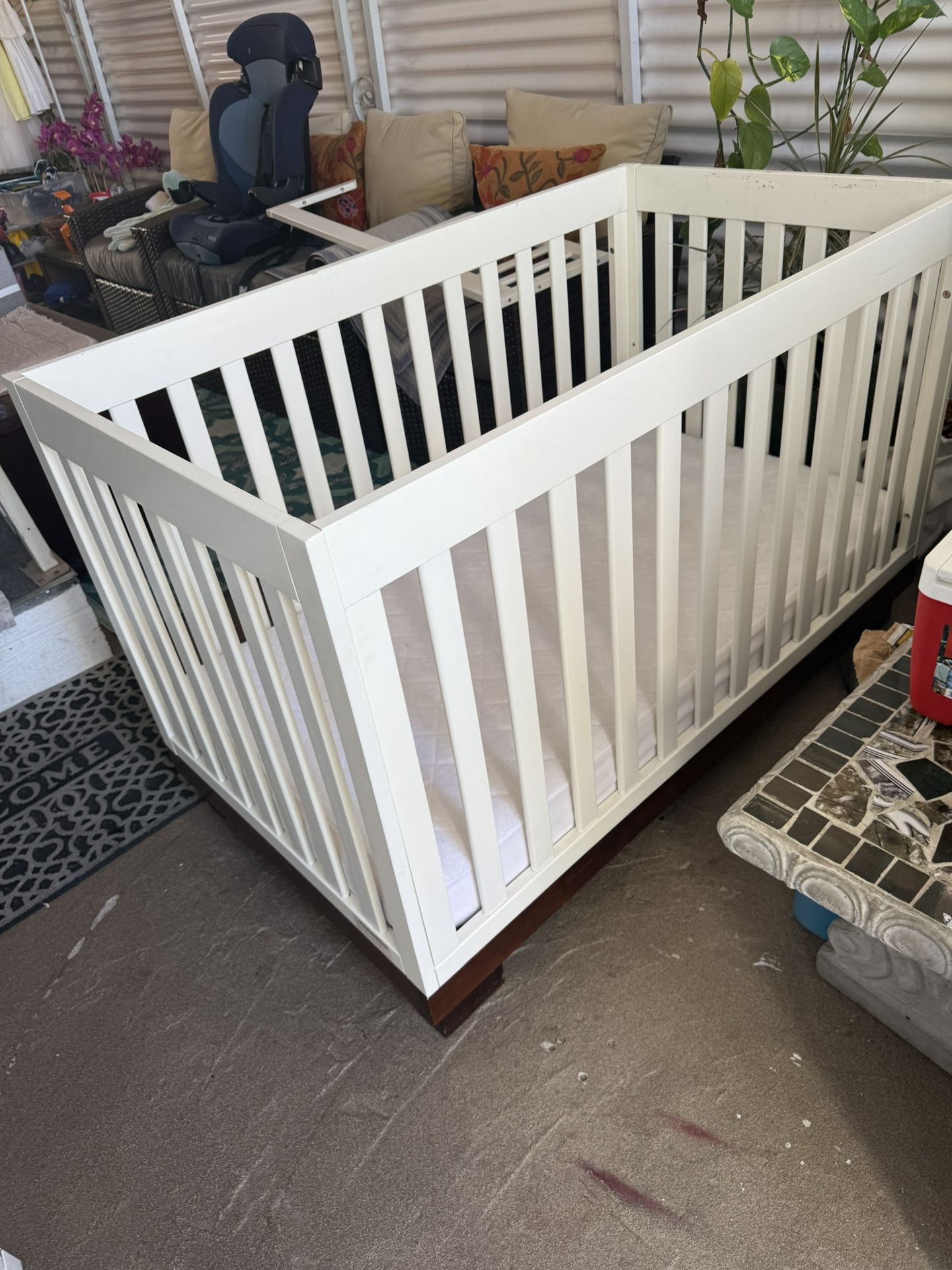 Baby/toddler Crib (2)