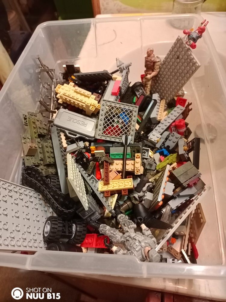 Lego's 4 Sets Mixed !PRICE REDUCED!