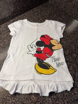Minnie Mickey kissing T-shirt 3T