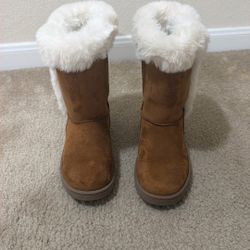 Girl’s Winter Boots Size 4 $15