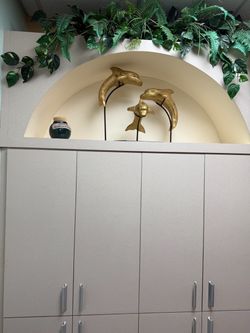 3 Dolphins