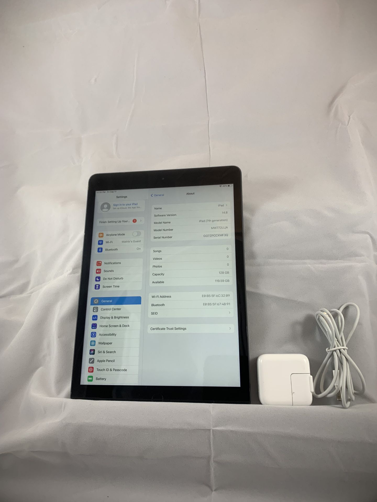 iPad 7th Gen 128gb Wifi W/Charger & Cable