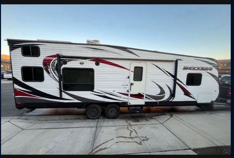 2015 27ft Forest River Shockwave Toy Hauler