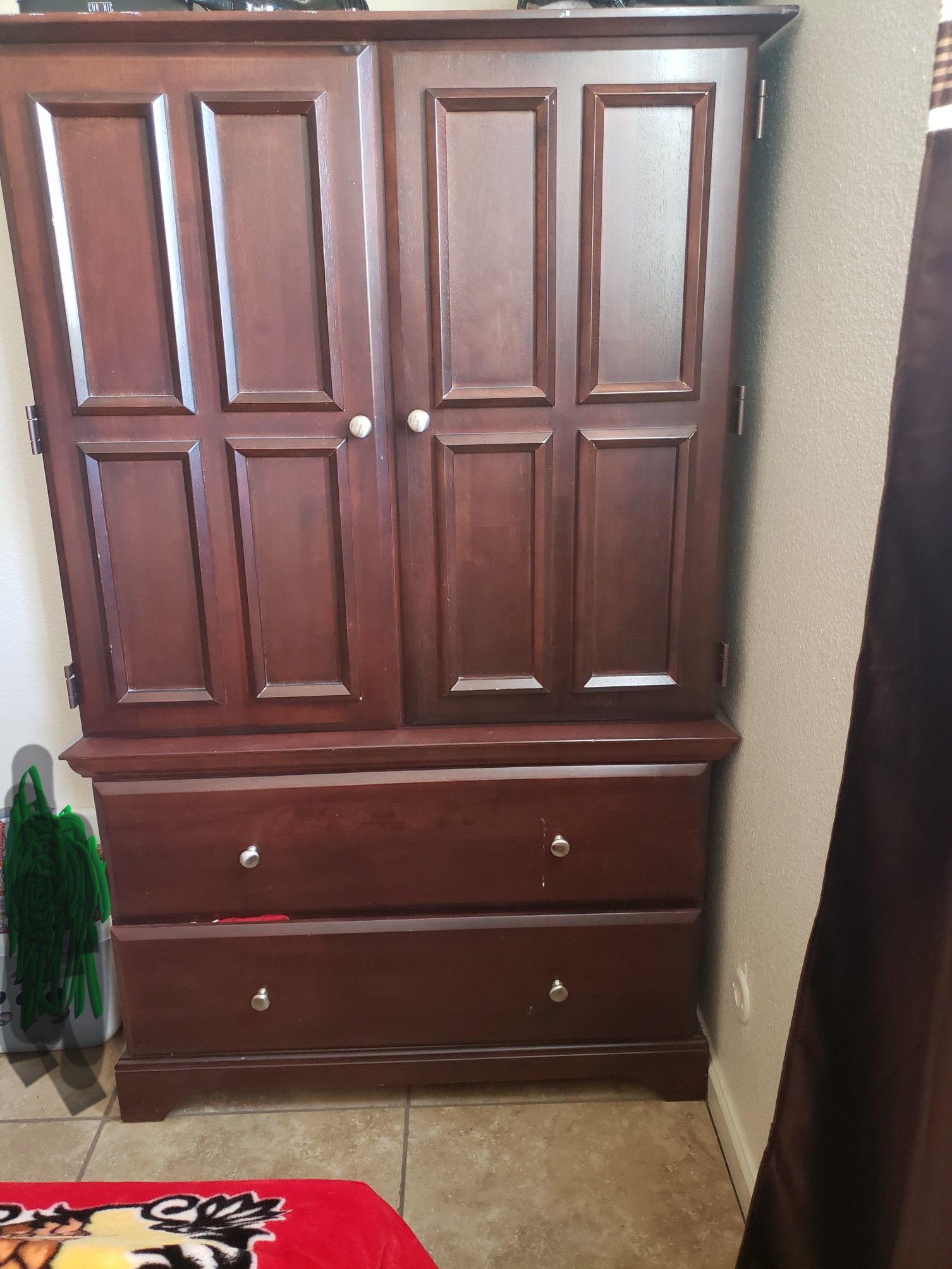 Armoire in good condition.