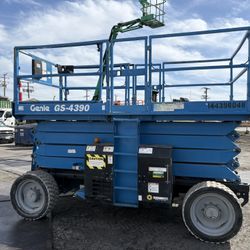 2014 Genie GS4390 Gas Scissor Lift