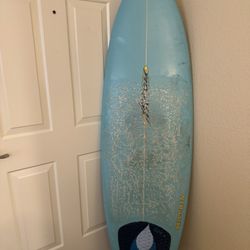 Surf Board 5’10” Minard