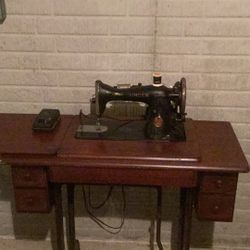 1929 Singer Sewing Machine With Cabinet