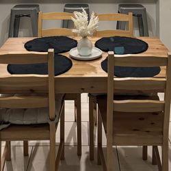 Small table & 4 chairs